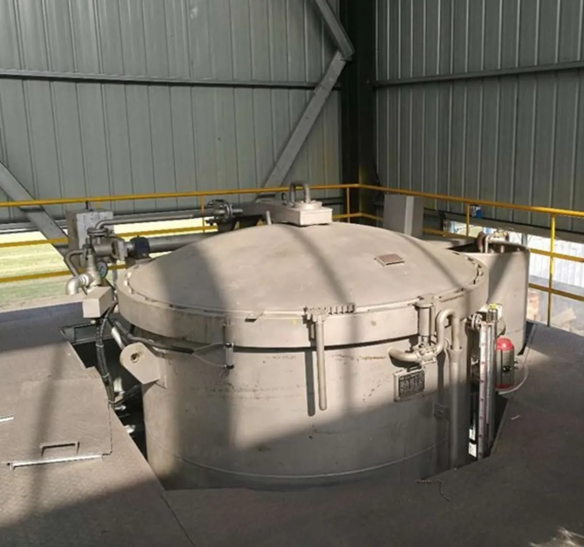 Pressure bleaching vessel